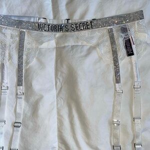 NWT Victoria’s Secret Shine Garter